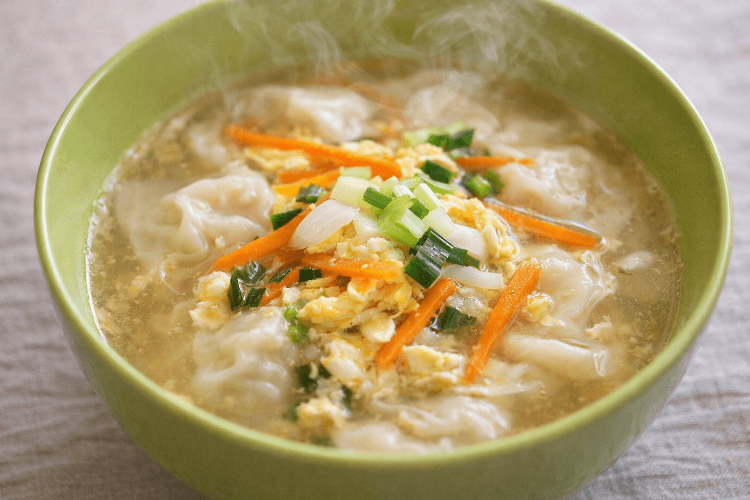 따뜻한 계란 파 만두국