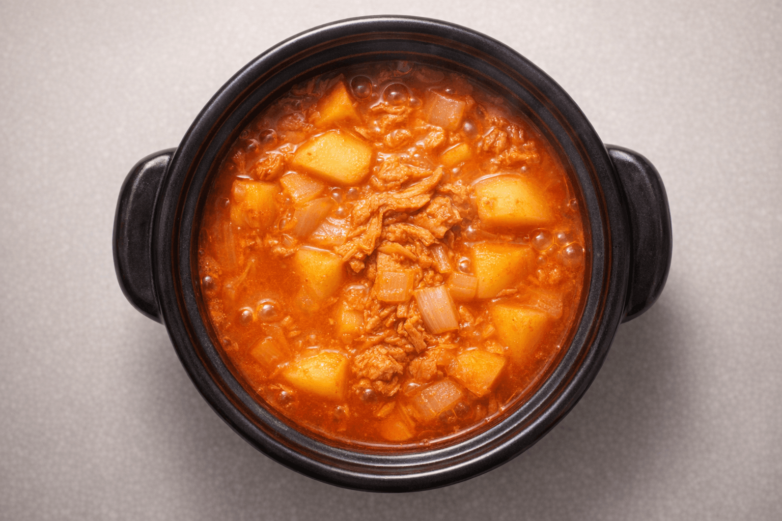 보글보글 끓는 참치감자조림