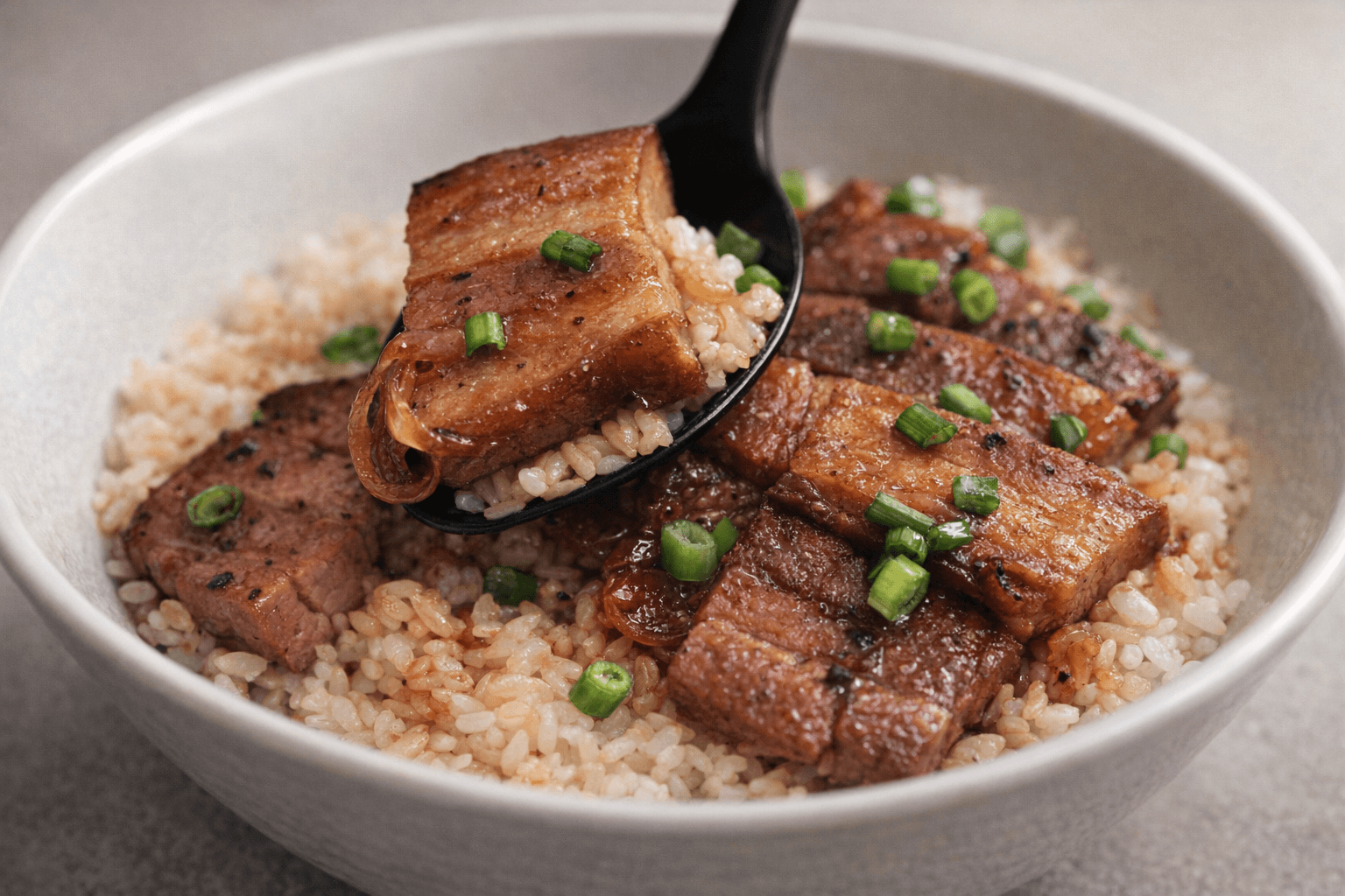 [초간단] 배달 앱 삭제각! 냉장고 파먹기로 만드는 미친 맛의 '삼겹살 차슈덮밥' 황금 레시피