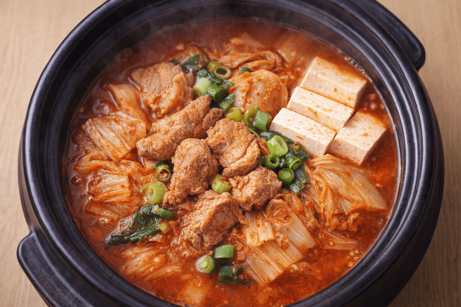얼큰한 돼지고기 목살 김치찌개