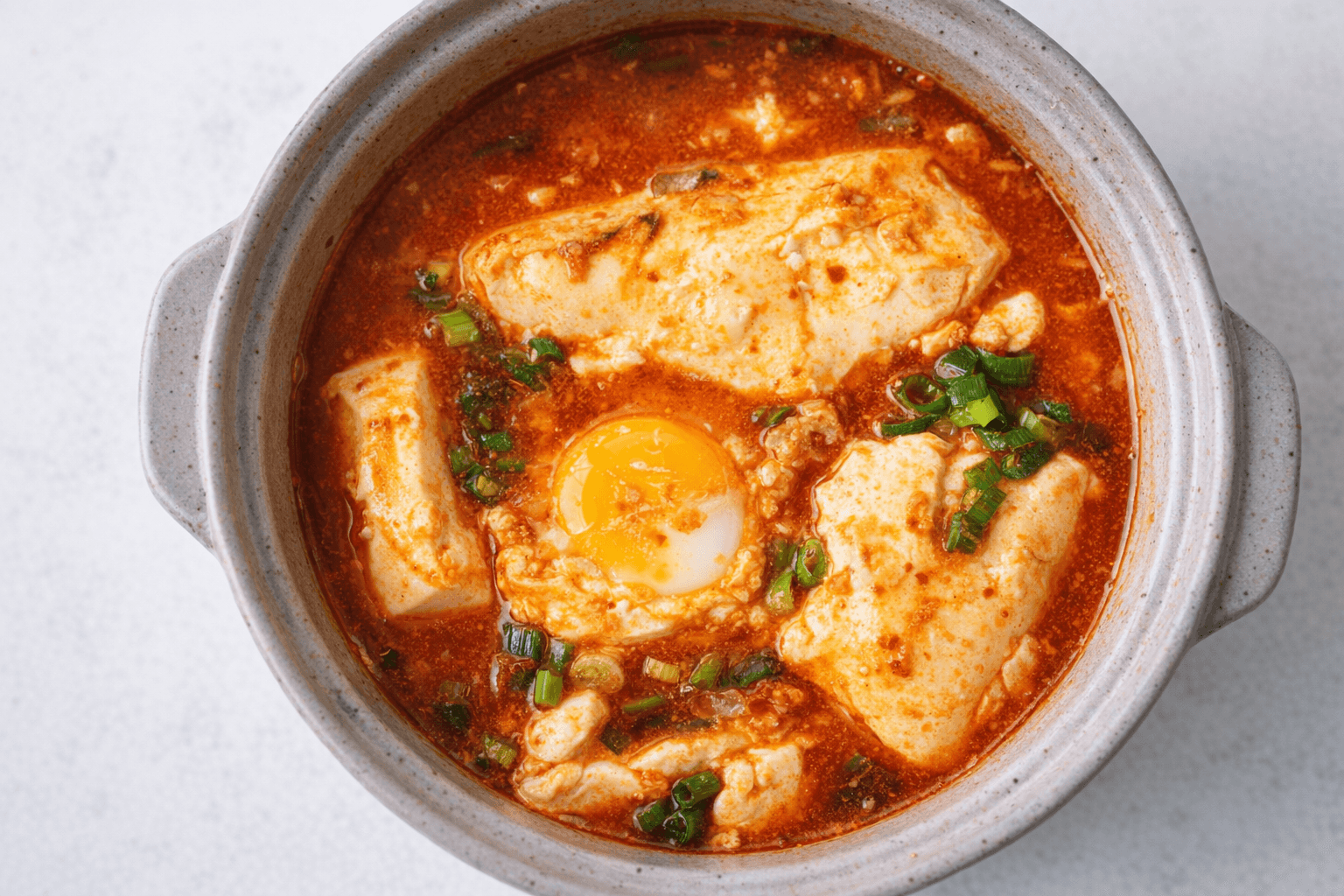 고추참치 순두부찌개 뚝배기