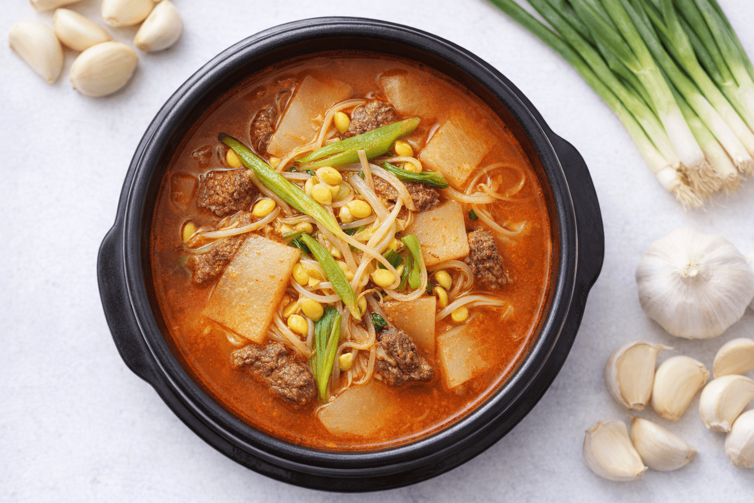 얼큰한 소고기콩나물무국 뚝배기