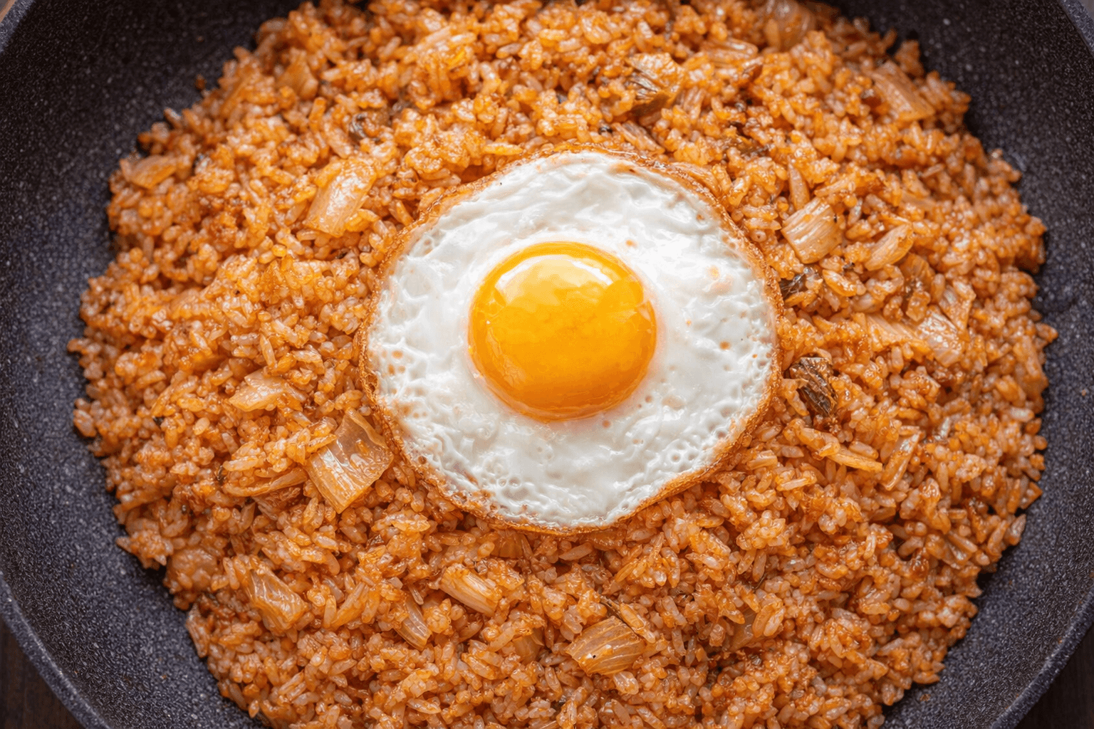 먹음직스러운 특제 김치볶음밥