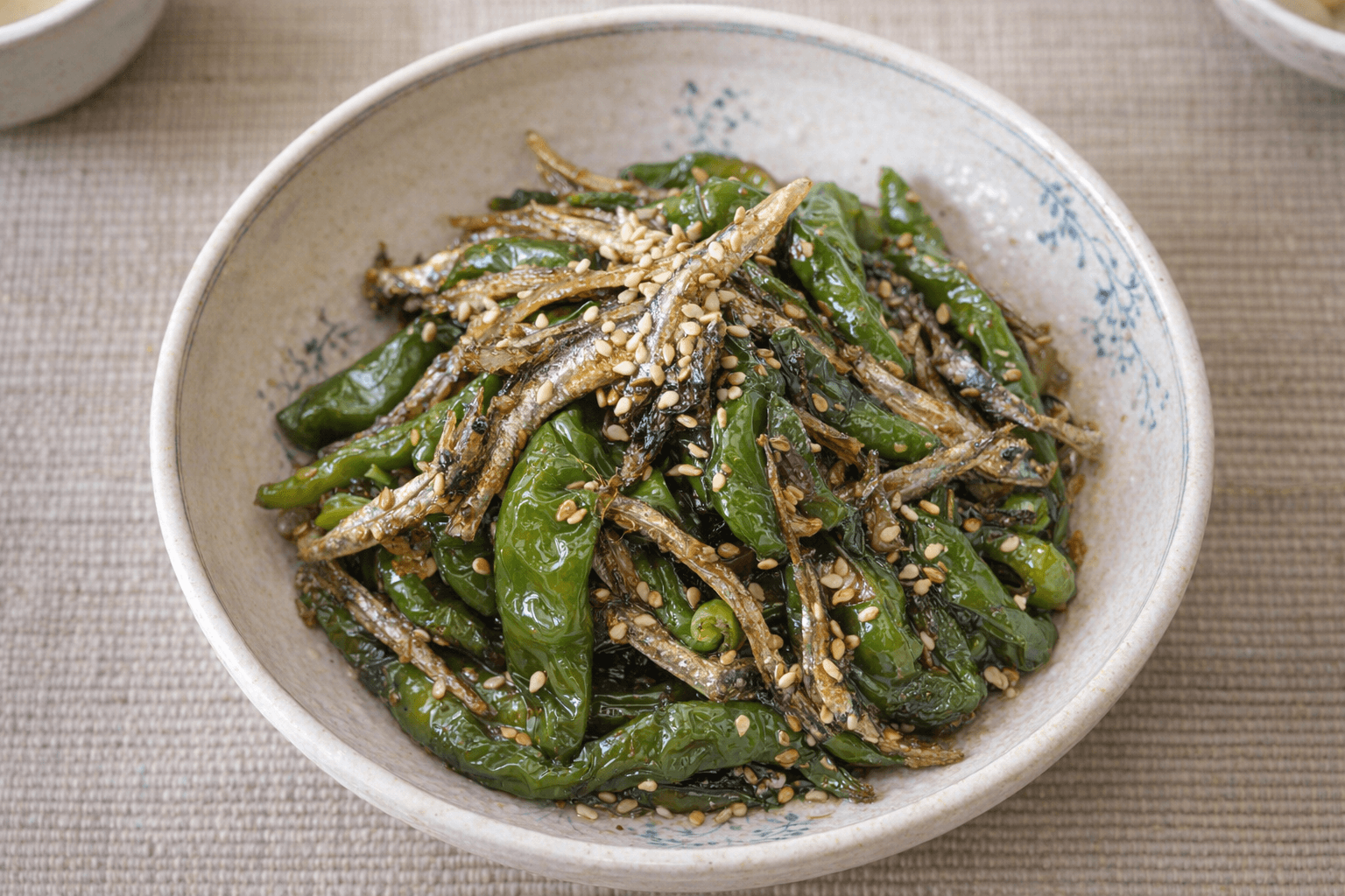 【ご飯泥棒】15分で完成！シシトウとちりめんじゃこの甘辛炒め（作り置きおかず）