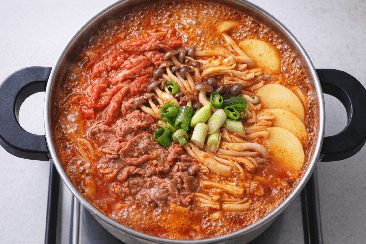 얼큰한 소고기 버섯 전골 찌개