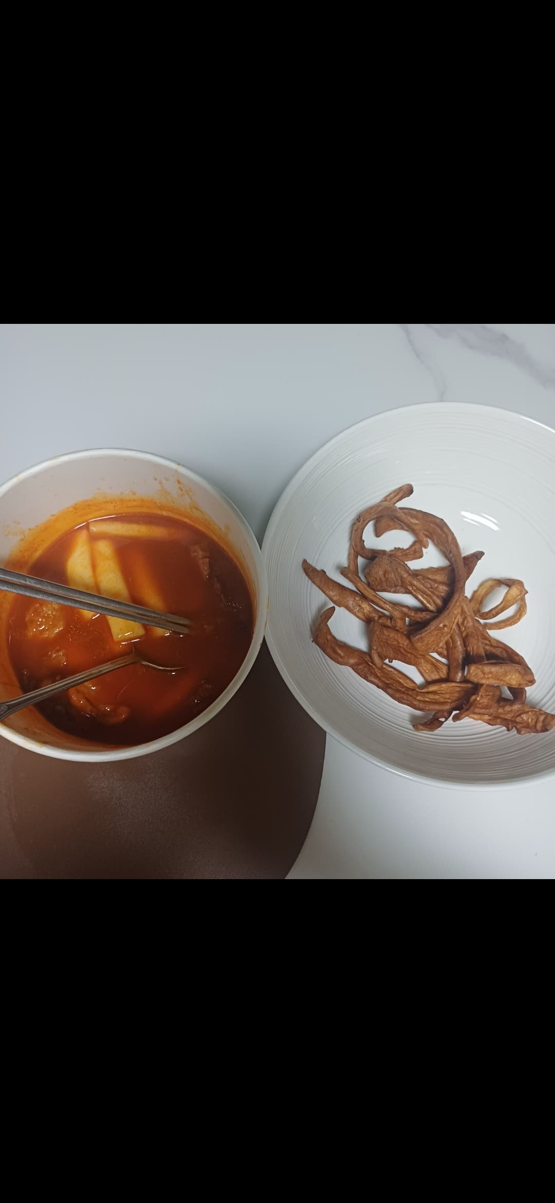 편의점 음식으로 차린 간단한 한 끼