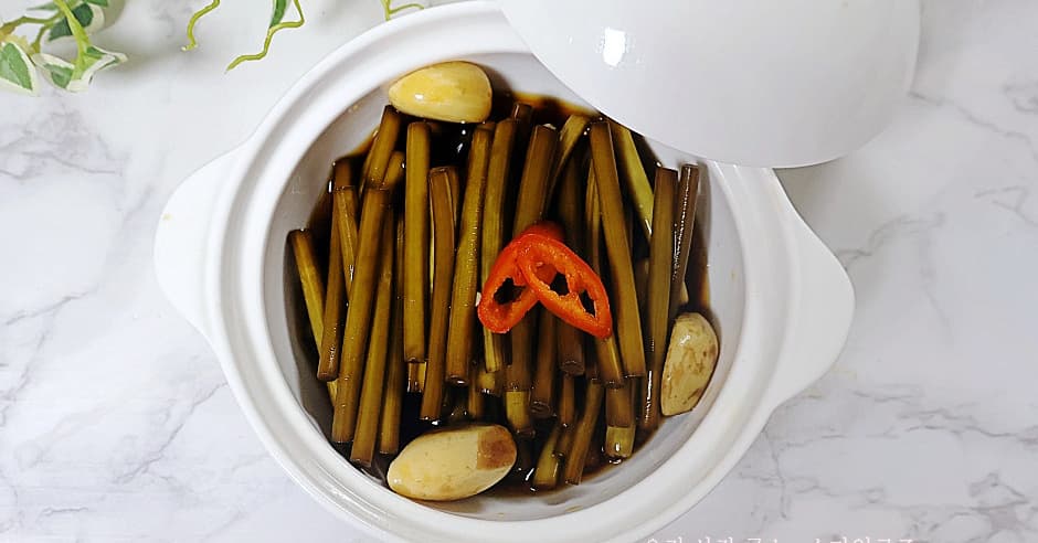 Garlic scape pickles: detailed home-cooking guide